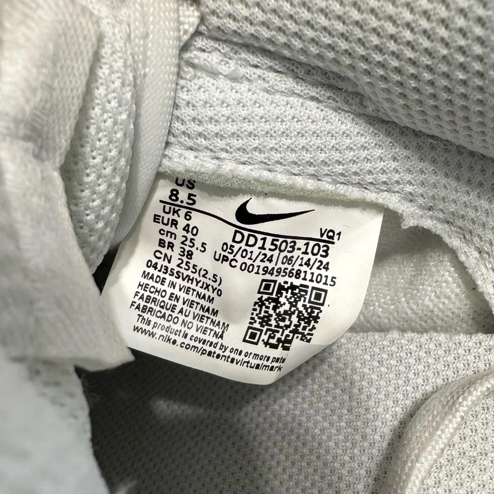 Nike dunk low white/ light smoke grey size 8.5 women's - Picture 3 of 7